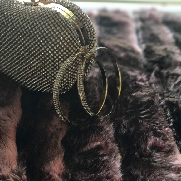 💎💎💎Large Gold Rhinestone Earrings - Picture 3 of 3